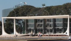 Stf - Pedido De Vista Suspende Julgament